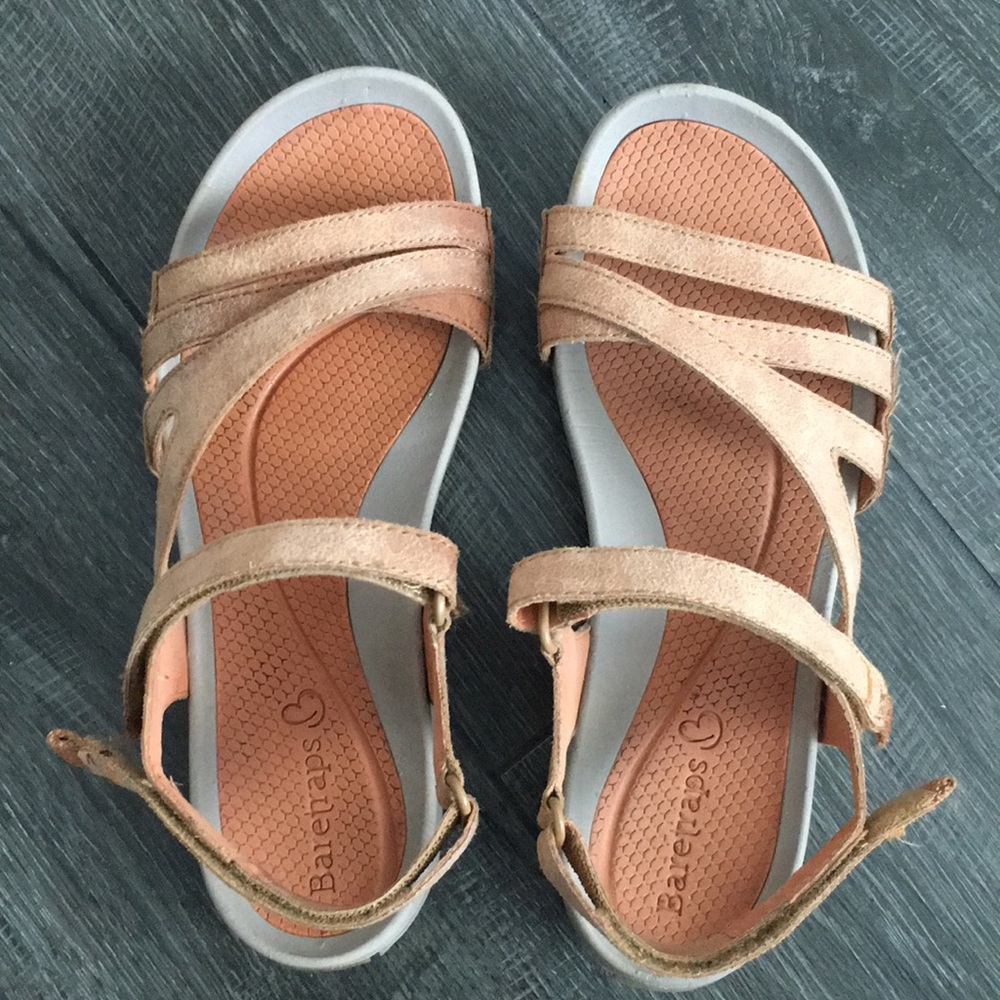 BARETRAPS sandals